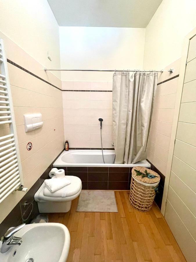 Luxury Four-Room Apartment In Monza Centro - 2 Min Walk To Train Station Exterior foto