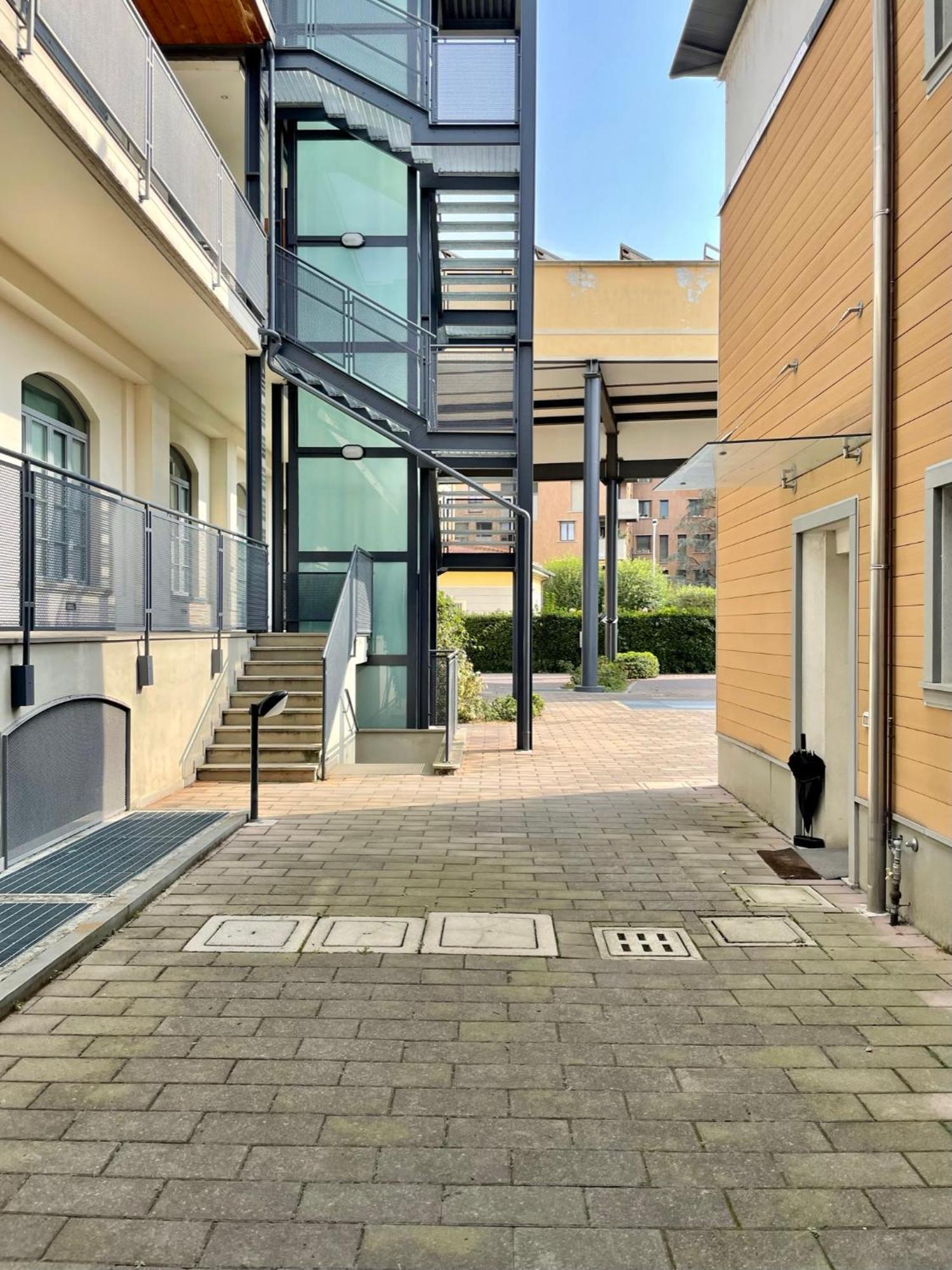 Luxury Four-Room Apartment In Monza Centro - 2 Min Walk To Train Station Exterior foto